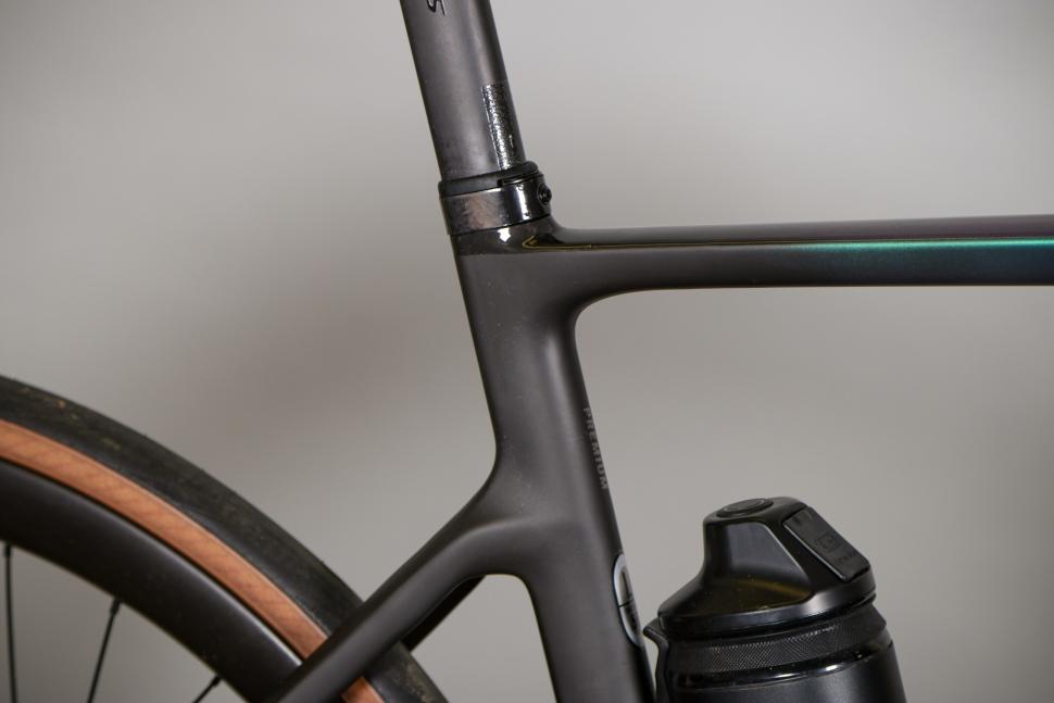 2021 Scott Addict eRide - seat tube junction 2.jpg