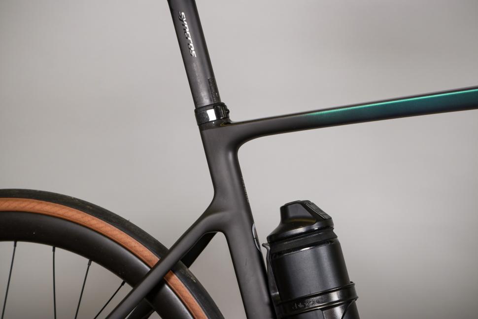 2021 Scott Addict eRide - seat tube junction.jpg