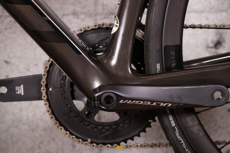 2021 Scott Addict RC 15 Prism - bottom bracket.jpg