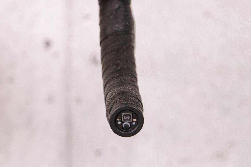 2021 Scott Addict RC 15 Prism - Di2 indicator.jpg