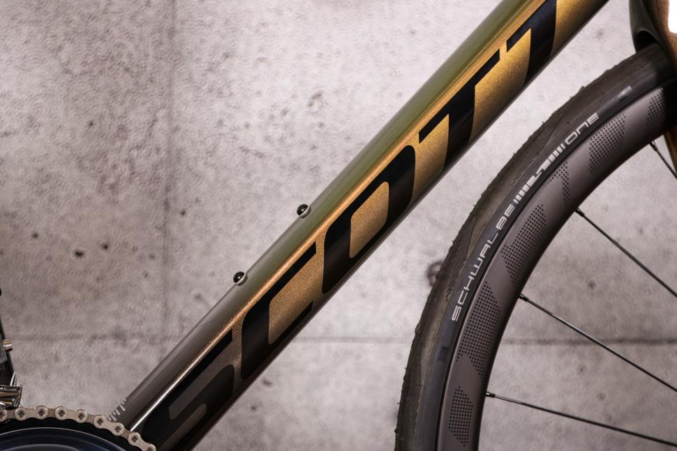 2021 Scott Addict RC 15 Prism - down tube.jpg