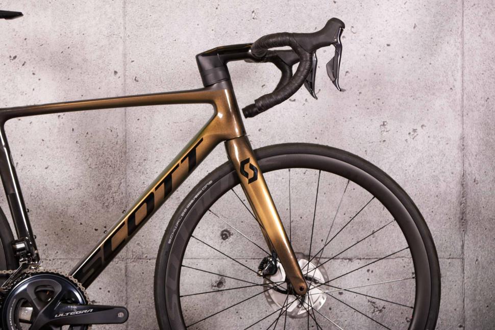 2021 Scott Addict RC 15 Prism - front.jpg