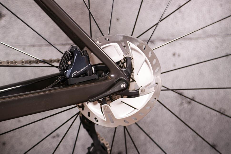2021 Scott Addict RC 15 Prism - rear dsic brake.jpg