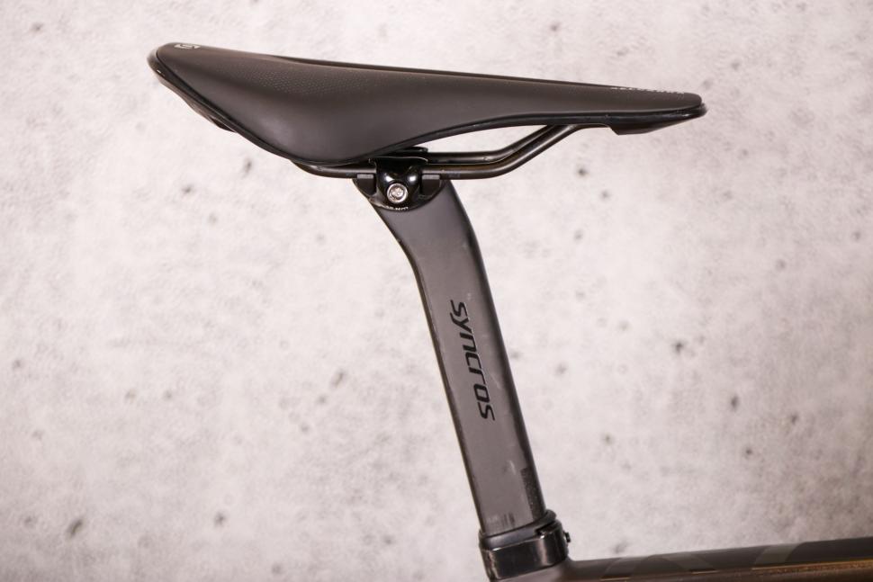 2021 Scott Addict RC 15 Prism - saddle and post.jpg