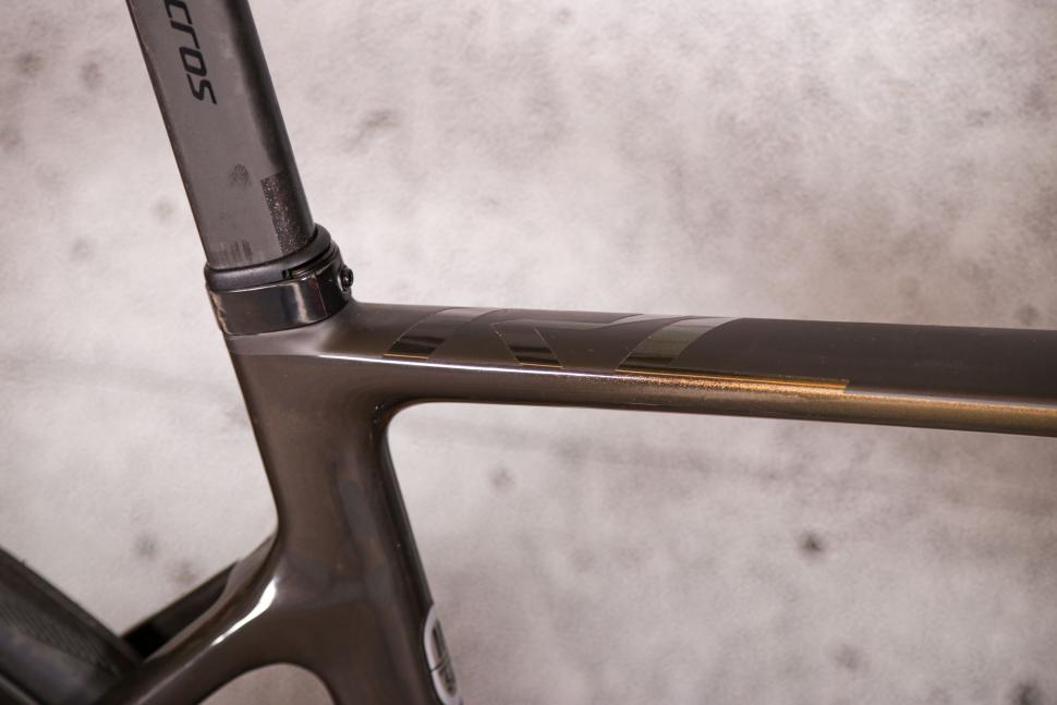 2021 Scott Addict RC 15 Prism - top tube.jpg