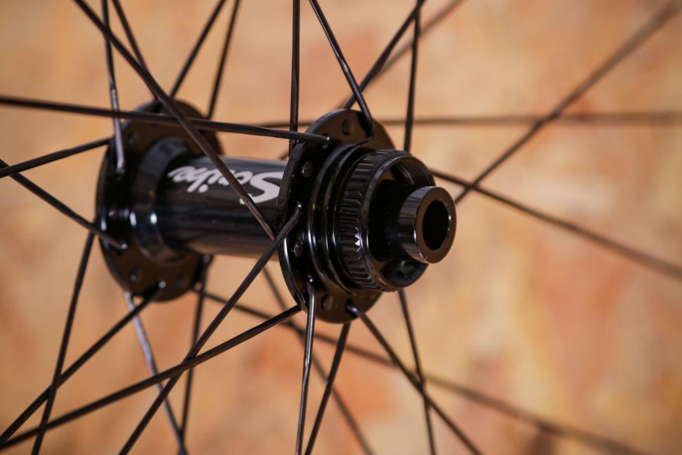 2021 Scribe Duty Disc Wheel Set - front hub 2.jpg