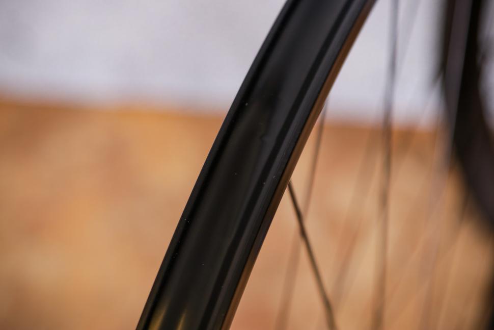 2021 Scribe Duty Disc Wheel Set - rim bed 1.jpg