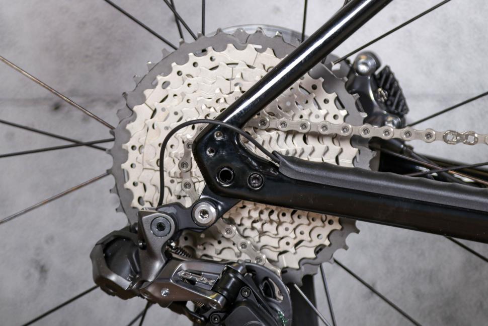 2021 Shimano GRX Di2 groupset - cassette.jpg