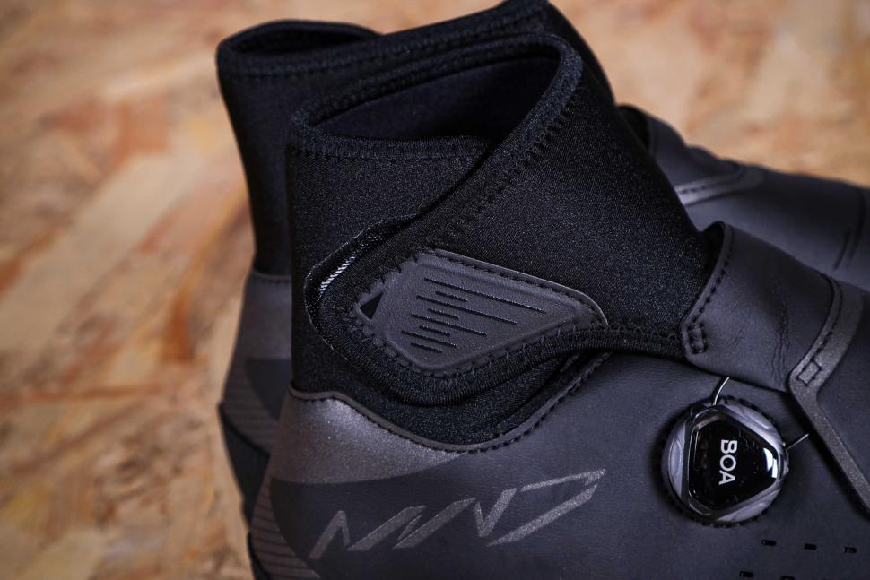 2021 Shimano MW7 GORE-TEX SPD Shoes - cuff.jpg