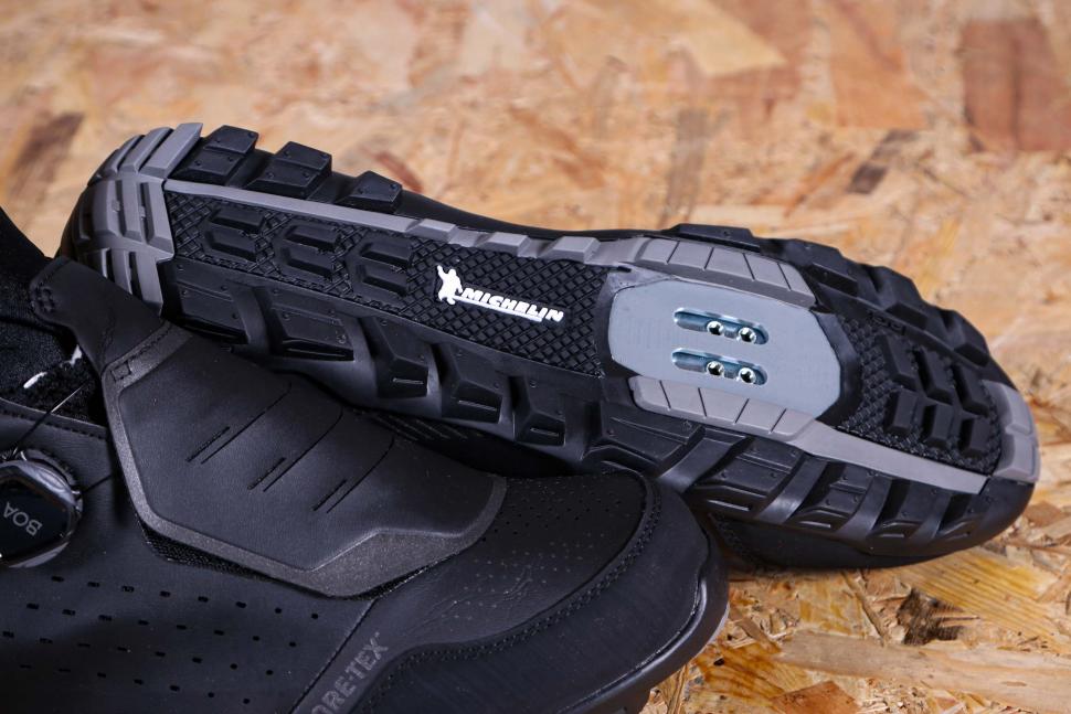2021 Shimano MW7 GORE-TEX SPD Shoes - sole.jpg