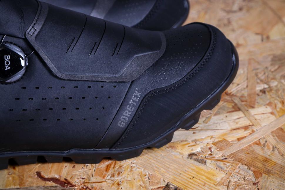 2021 Shimano MW7 GORE-TEX SPD Shoes - toe detail.jpg