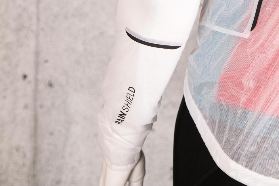 2021 Sigr Nackrosleden Transparant Pro cycling Wind-Rain jacket - arm detail.jpg