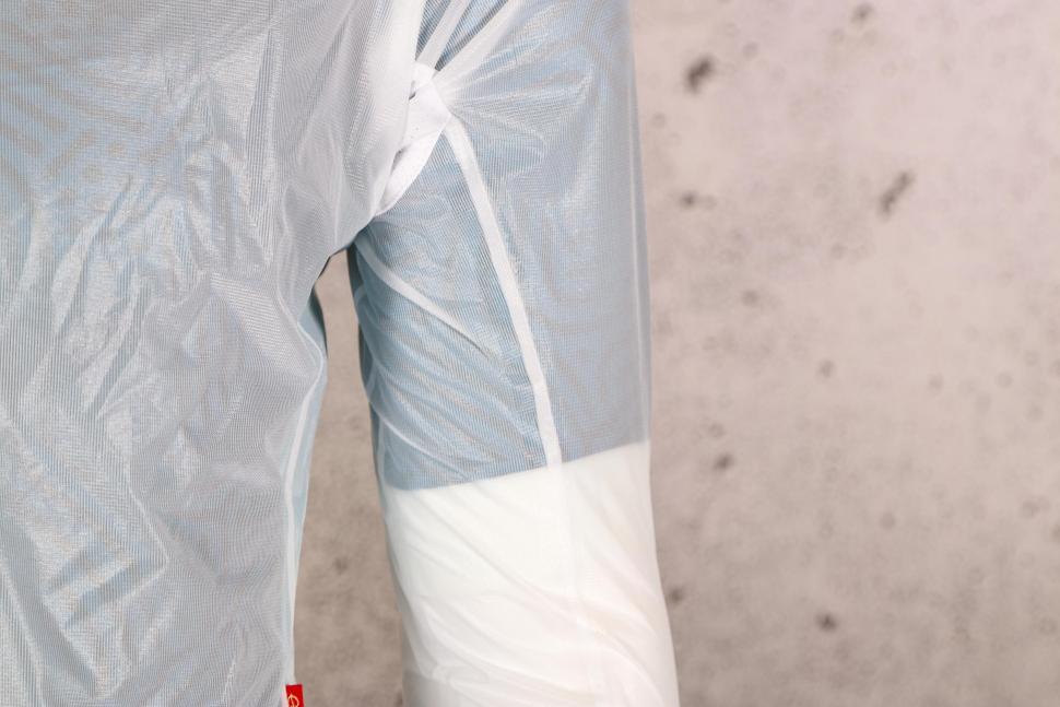 2021 Sigr Nackrosleden Transparant Pro cycling Wind-Rain jacket - seam.jpg