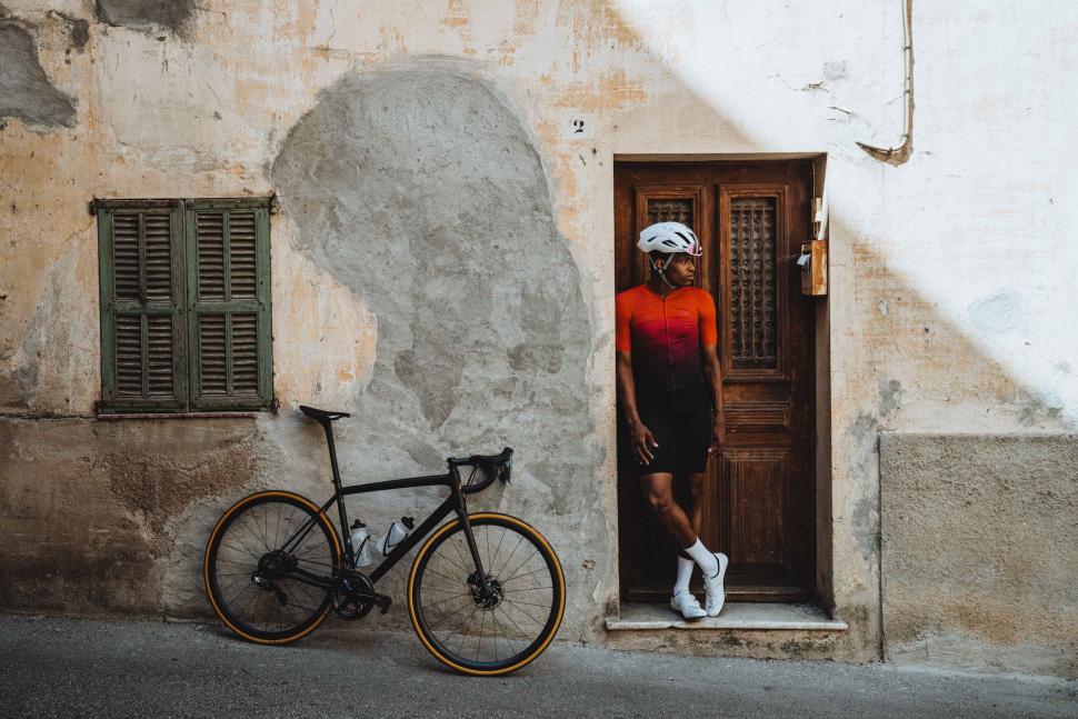 2021 Specialized Aethos action - 5.jpeg