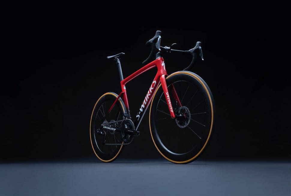 2021 Specialized Tarmac SL7 3:4 front.jpg