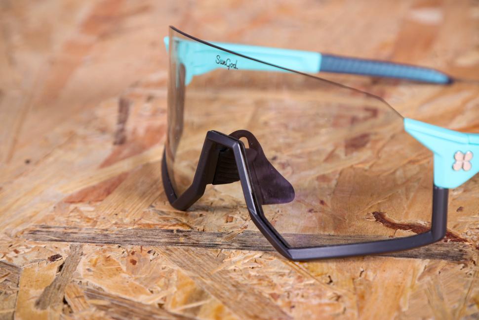 2021 SunGod AIRAS BF with Iris Photochromic lens - lens.jpg