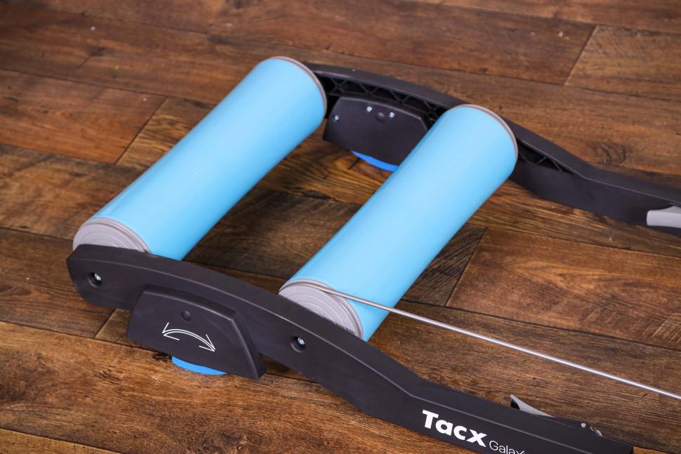 2021 Tacx Galaxia Advanced Roller Trainer - rear rollers.jpg