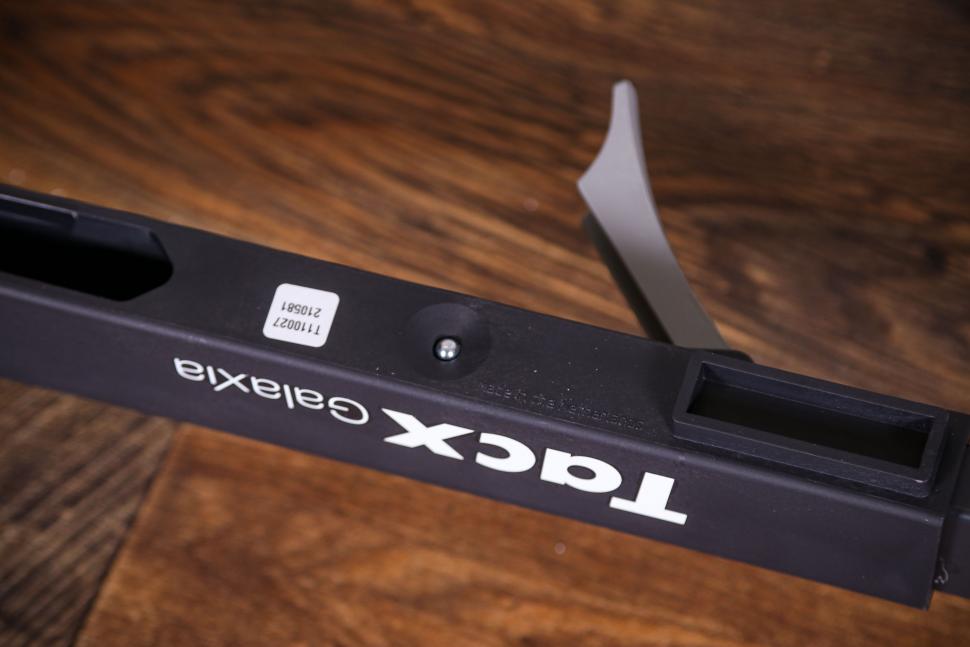2021 Tacx Galaxia Advanced Roller Trainer - underside button.jpg