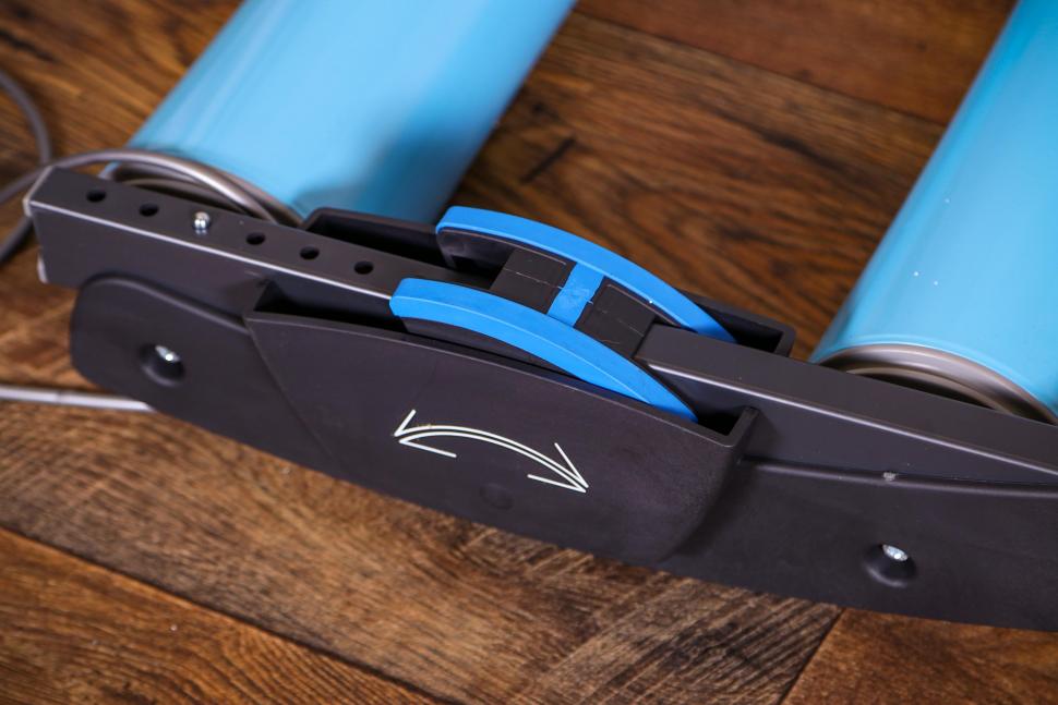 2021 Tacx Galaxia Advanced Roller Trainer - underside detail.jpg