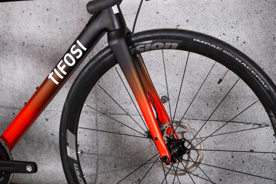 2021 Tifosi Scalare - fork.jpg