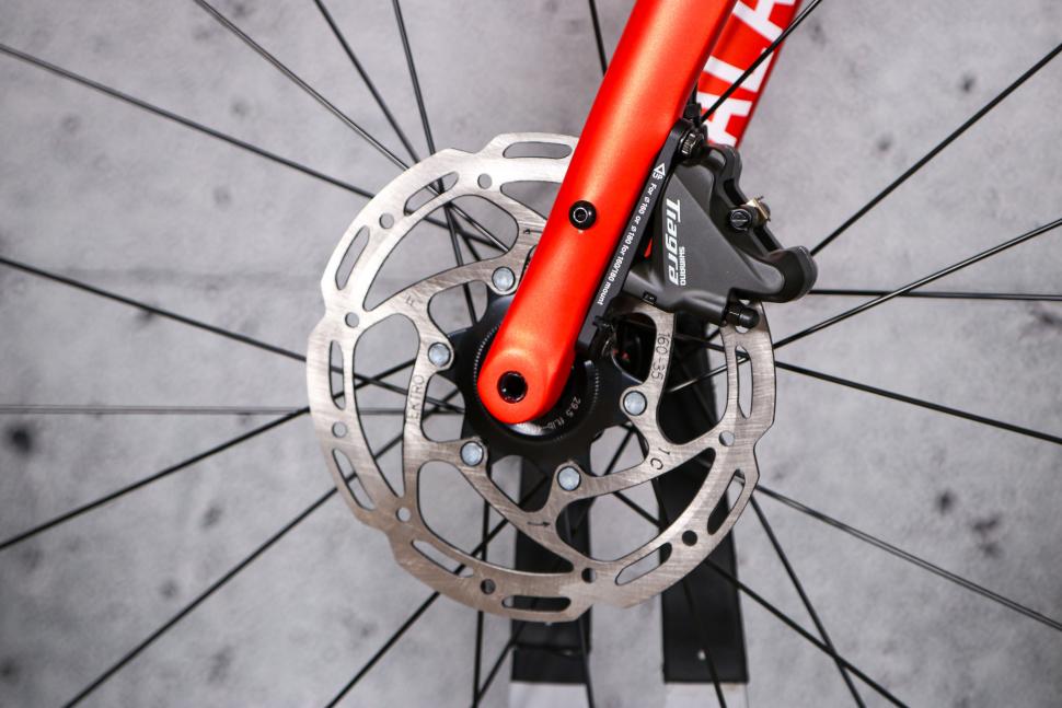 2021 Tifosi Scalare - front disc brake.jpg