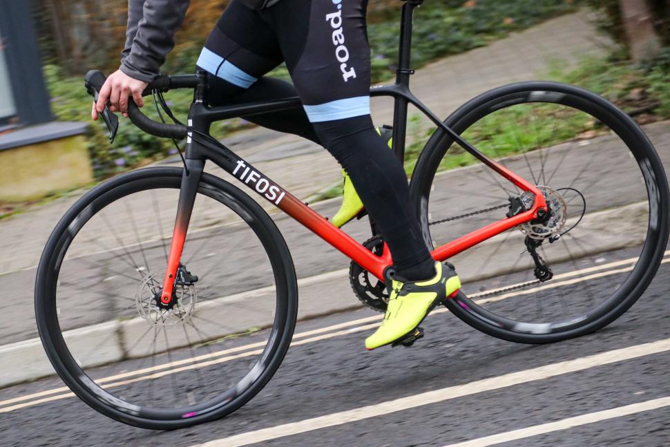 2021 Tifosi Scalare - riding 2.jpg