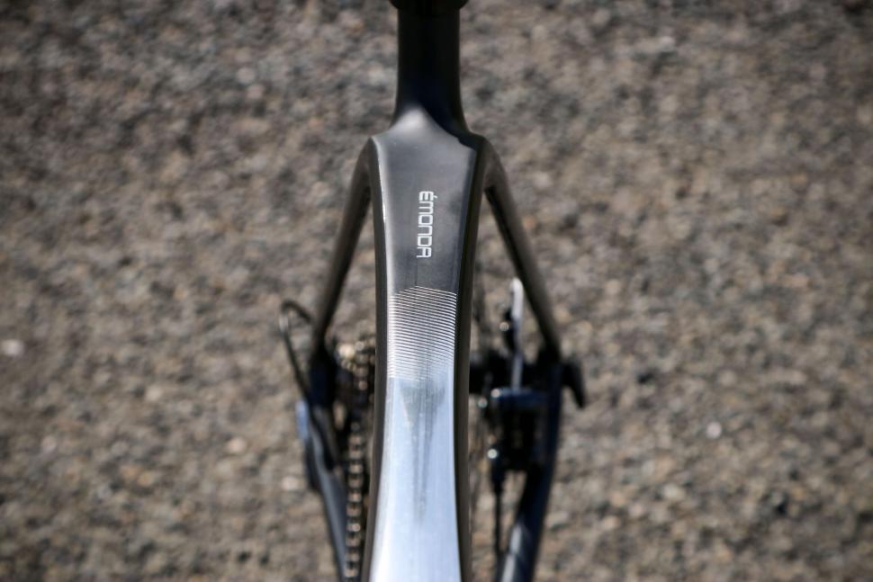 2021 Trek Emonda SL 6 Pro - top tube shape.jpg