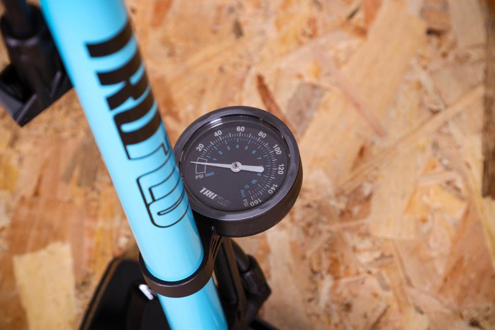 2021 Truflo Easitrax 4 Floor pump - gauge.jpg