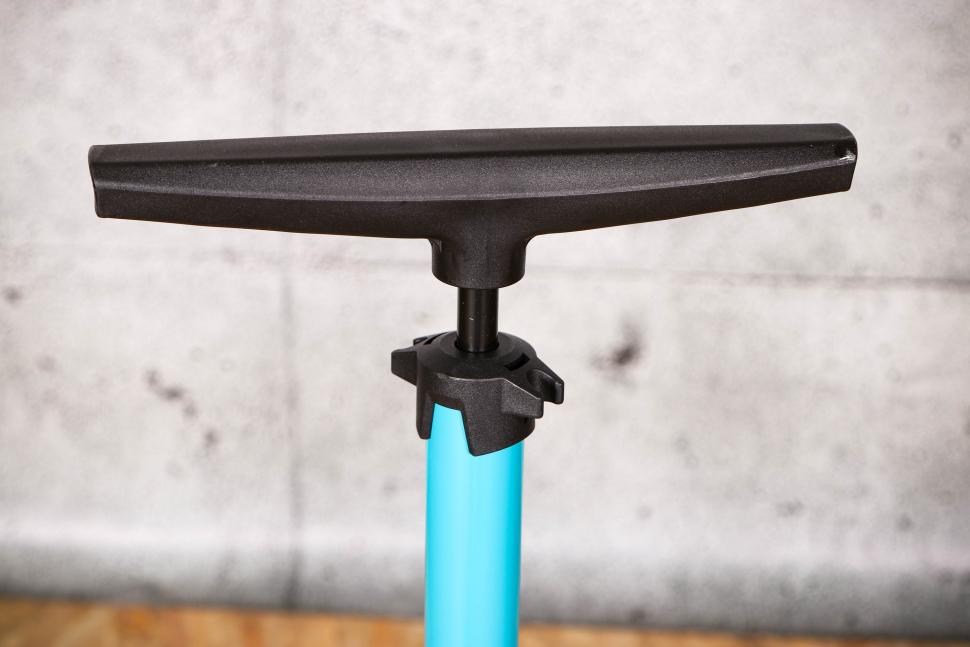 2021 Truflo Easitrax 4 Floor pump - handle.jpg