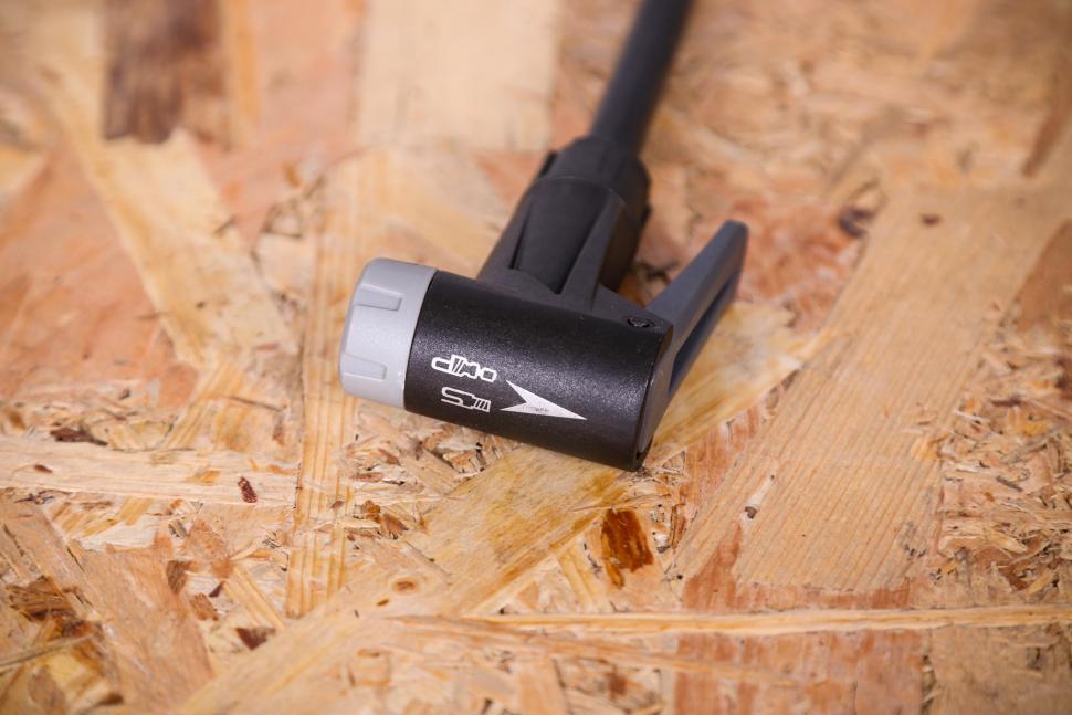 2021 Truflo Easitrax 4 Floor pump - pump head detail.jpg
