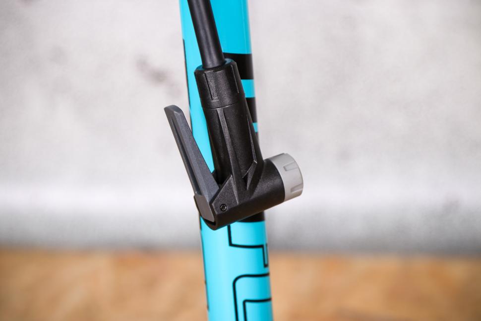 2021 Truflo Easitrax 4 Floor pump - pump head.jpg