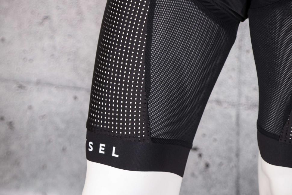 2021 Van Rysel RCR Ultralight Road Bib Shorts - cuff front.jpg