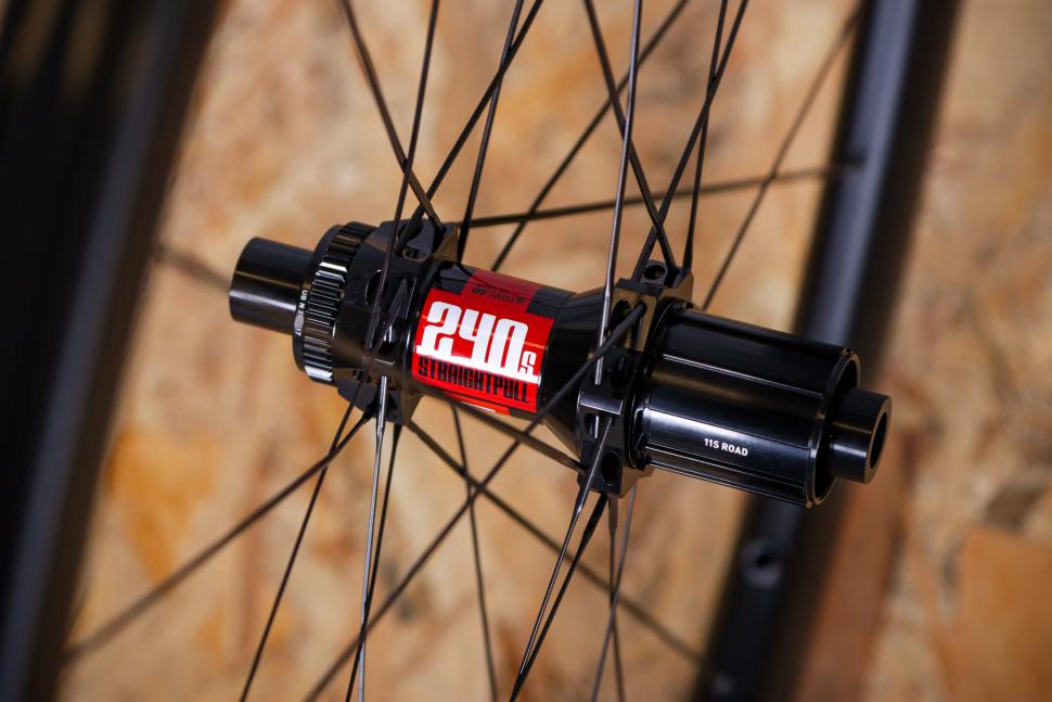 2021 VEL 38 RSL Carbon Tubeless Disc Wheelset - rear hub.jpg