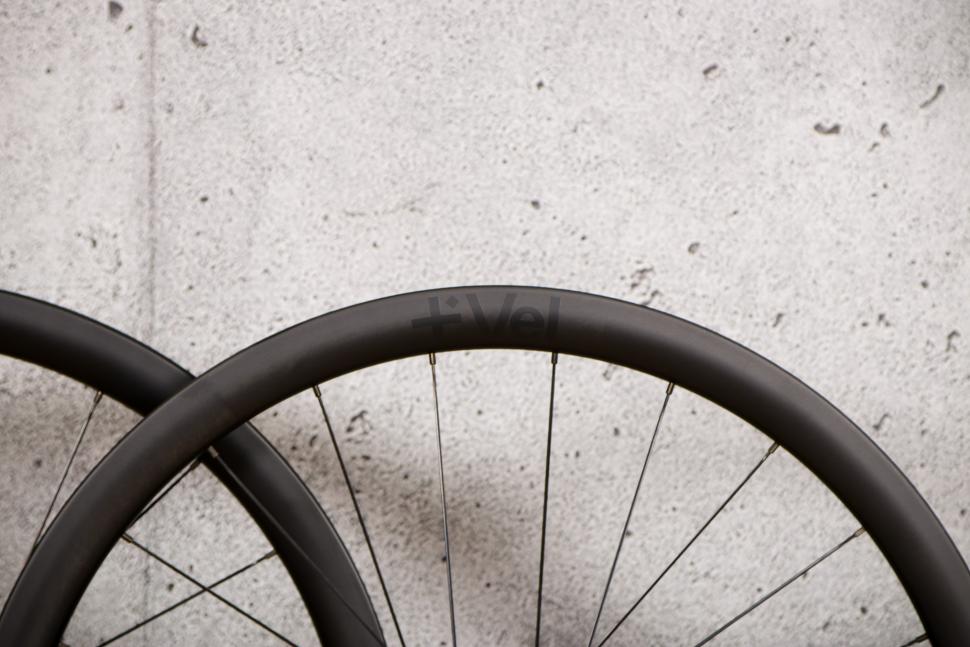 2021 VEL 38 RSL Carbon Tubeless Disc Wheelset - rim detail 1.jpg
