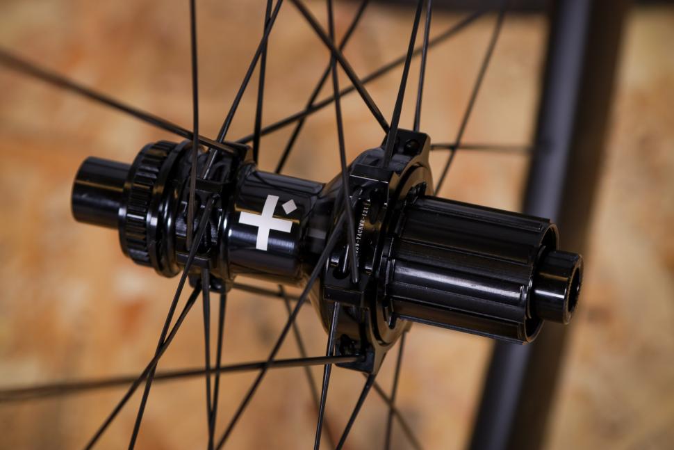 2021 VEL 50 RL Carbon Tubeless Disc Wheelset - rear hub.jpg