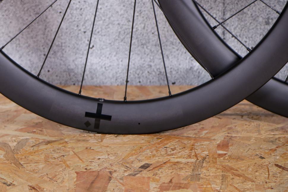 2021 VEL 50 RL Carbon Tubeless Disc Wheelset - rim detail 1.jpg