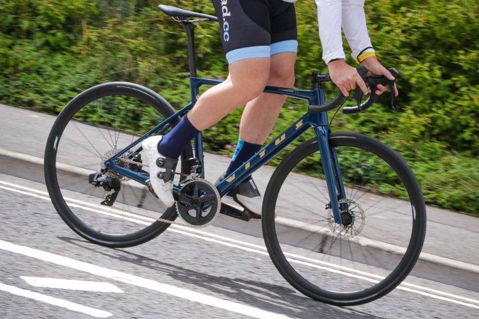 2021 Vitus Vitesse EVO CR eTap AXS - riding 1.jpg