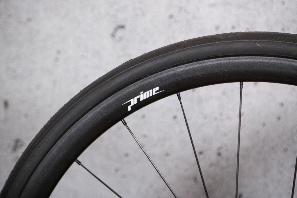 2021 Vitus Vitesse Evo - rim.jpg