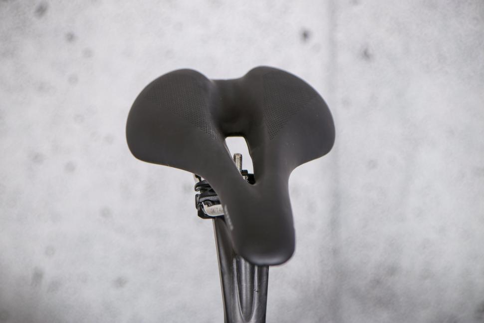 2021 Vitus Vitesse Evo - saddle 2.jpg