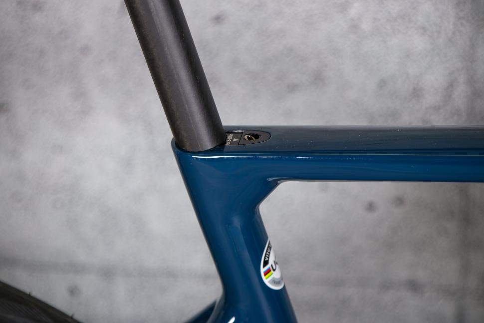 2021 Vitus Vitesse Evo - seat post bolt.jpg