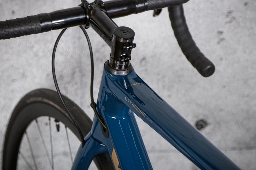 2021 Vitus Vitesse Evo - top tube 2.jpg