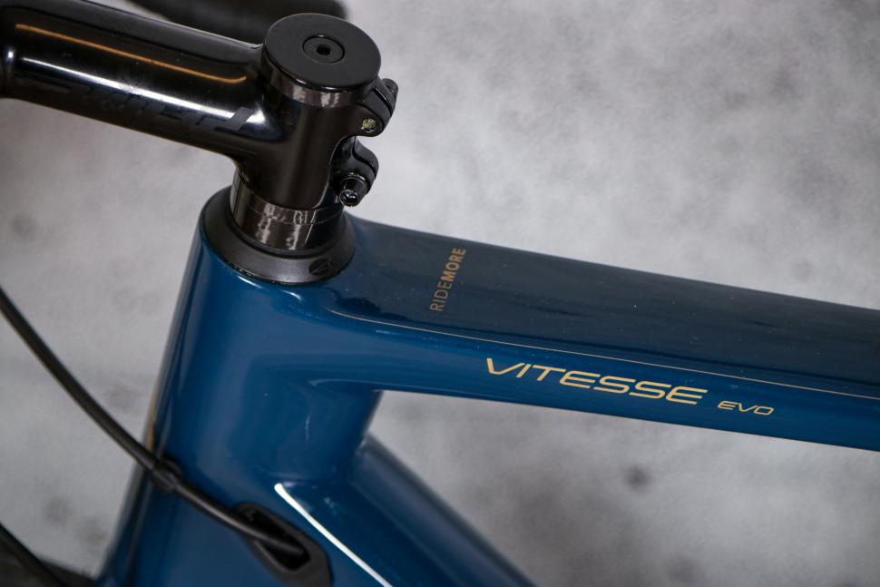 2021 Vitus Vitesse Evo - top tube detail.jpg