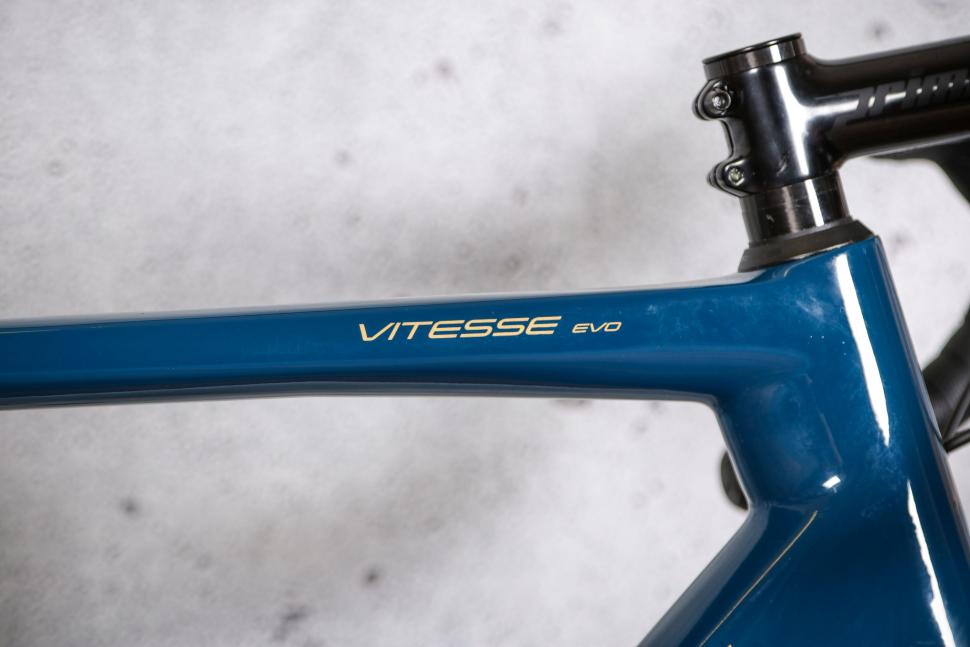 2021 Vitus Vitesse Evo - top tube.jpg