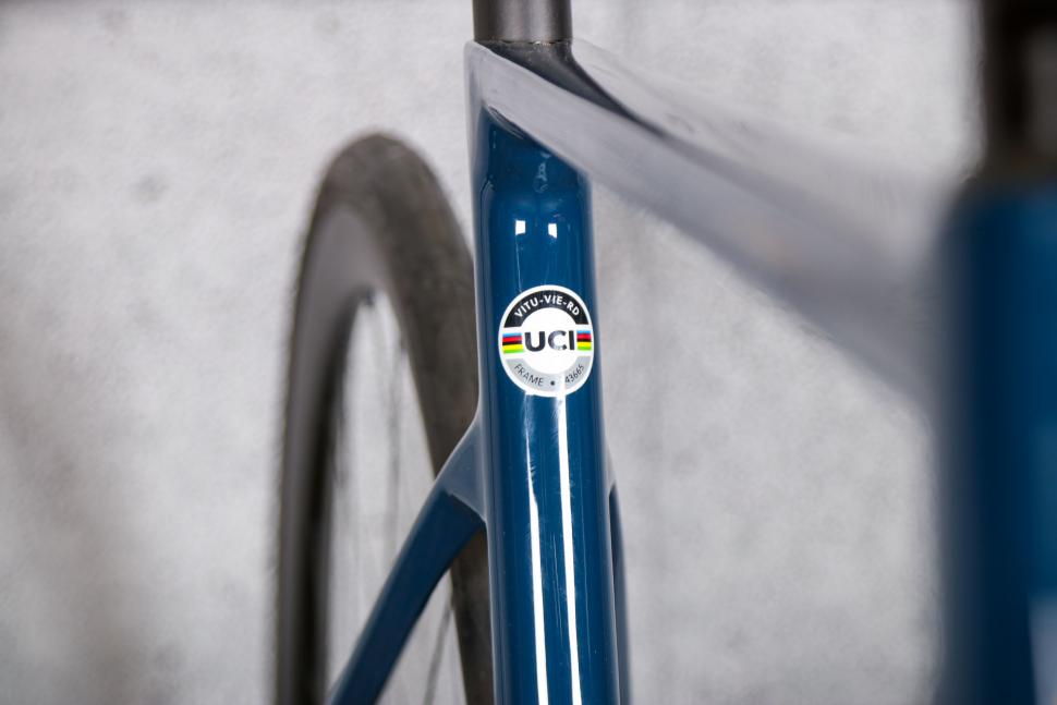 2021 Vitus Vitesse Evo - UCI badge.jpg