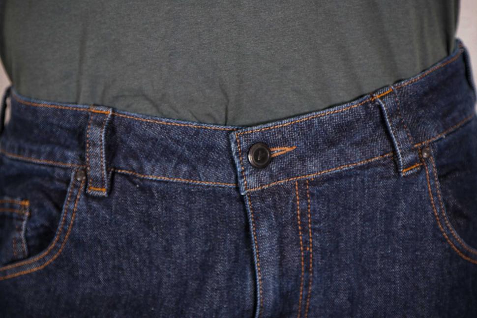 2021 Vulpine Mens Omnia Cycling jeans - button.jpg