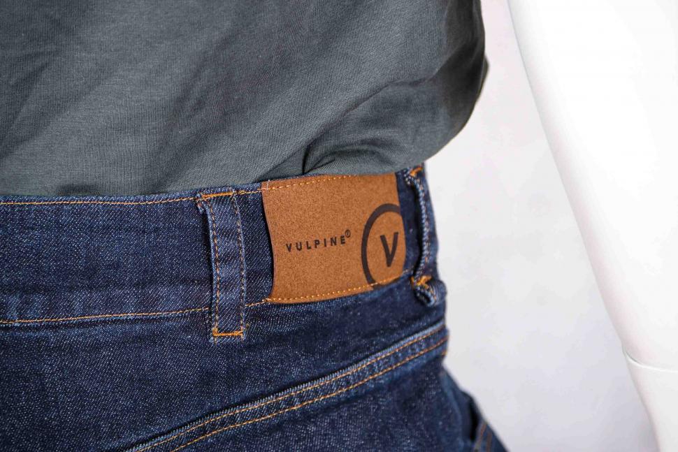 2021 Vulpine Mens Omnia Cycling jeans - logo.jpg
