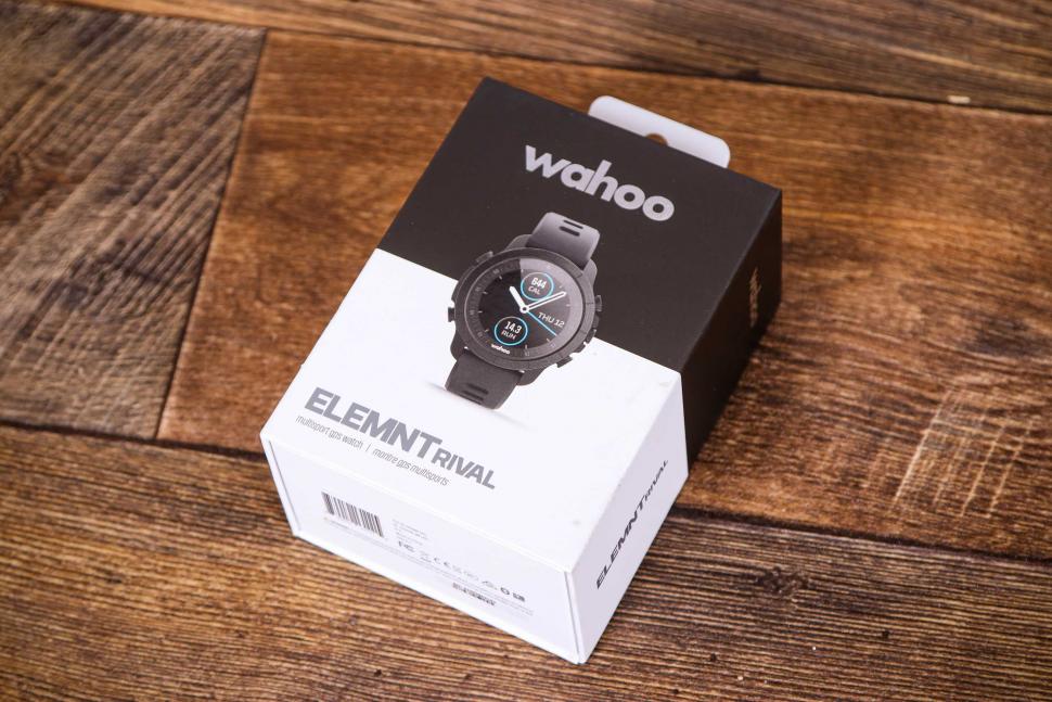 2021 Wahoo ELEMNT RIVAL Multisport Watch - box.jpg