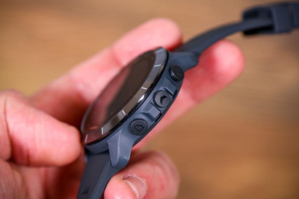 2021 Wahoo ELEMNT RIVAL Multisport Watch - buttons 1.jpg