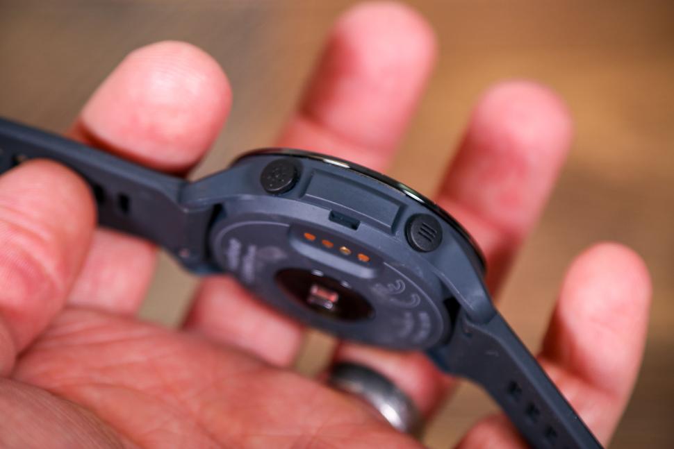 2021 Wahoo ELEMNT RIVAL Multisport Watch - buttons 2.jpg
