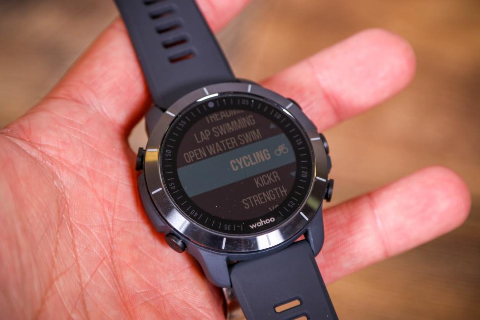 2021 Wahoo ELEMNT RIVAL Multisport Watch - face 4.jpg